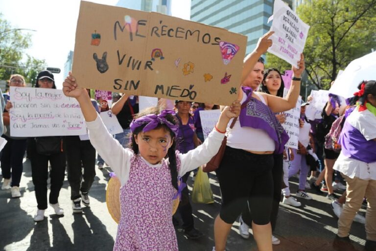 Le robaron a su bebé hace 3 años, en el país que desaparece 14 niñas y niños al día .