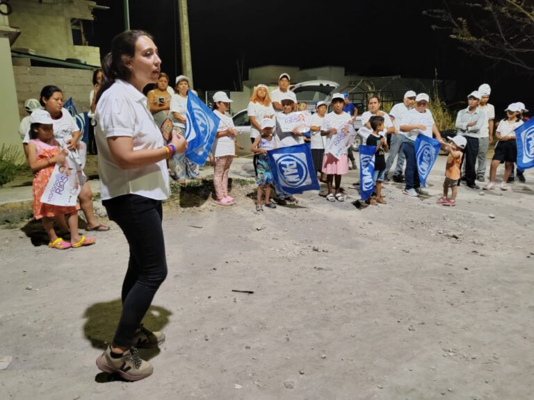 Concluye Mariana Ríos campaña en Unidad Habitacional Camino Real