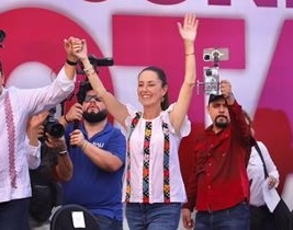 Claudia Sheinbaum se comprometió a mantener el legado de AMLO .
