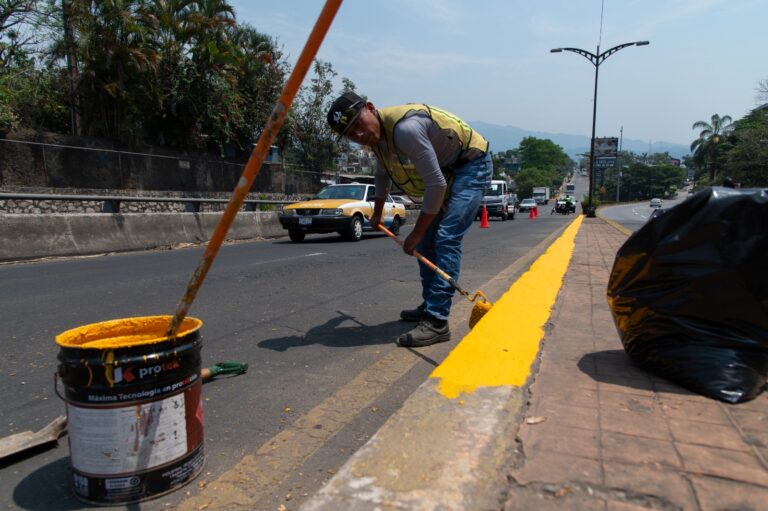 Realizan trabajos de balizamento en bulevar Tratados de Córdoba