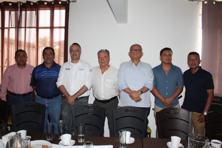 ADRIÁN PÉREZ CRODA AFIANZA LAZOS CON LOS DELEGADOS SINDICALES DE LA FESAPAUV (FEDERACIÓN DE SINDICATOS AUTÓNOMOS DEL PERSONAL ACADÉMICO DE LA UNIVERSIDAD VERACRUZANA) DE LA REGIÓN CÓRDOBA – ORIZABA.