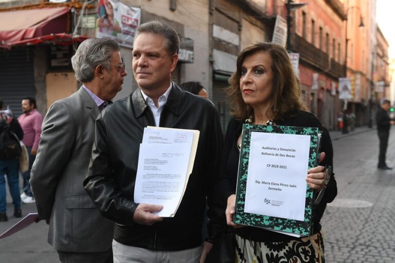AMLO exigió pruebas VS Nahle… y que se las llevan…