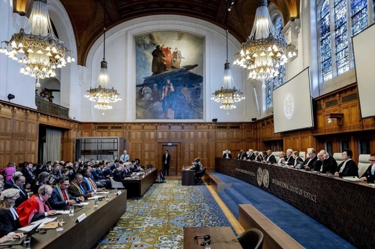 Fiscal de Corte Penal Internacional pide órdenes de aprehensión contra Netanyahu y líder de Hamás .