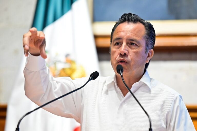 Cuitláhuac García anuncia una denuncia ante FGR contra Arturo Castagné