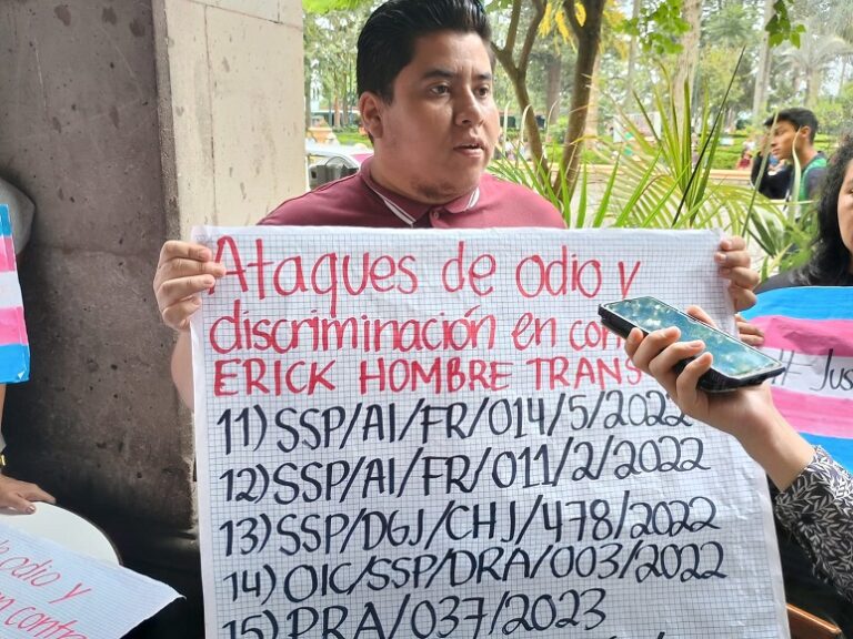 Por solicitar respeto a su identidad de género de hombre trans lo suspenden por tres meses.