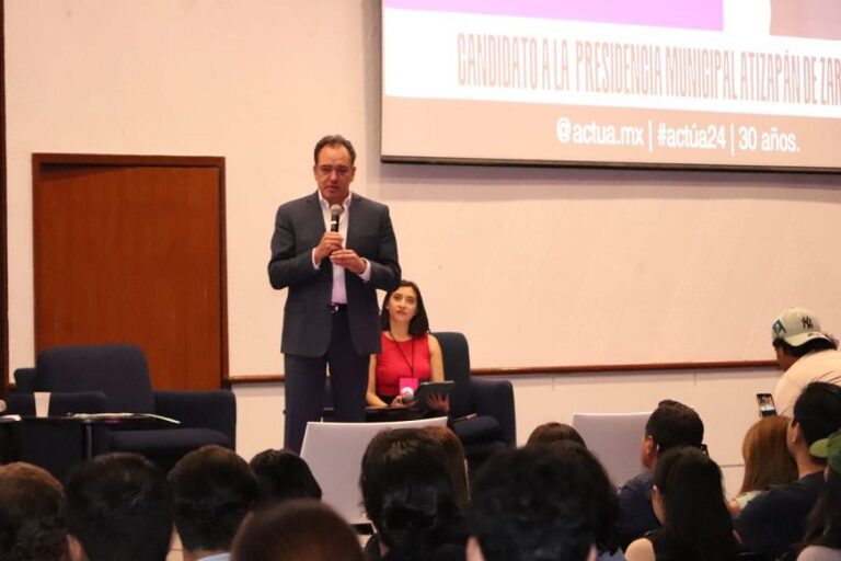 Anuncia Gonzalo Alarcón programa de apoyo a becarios, en Atizapán
