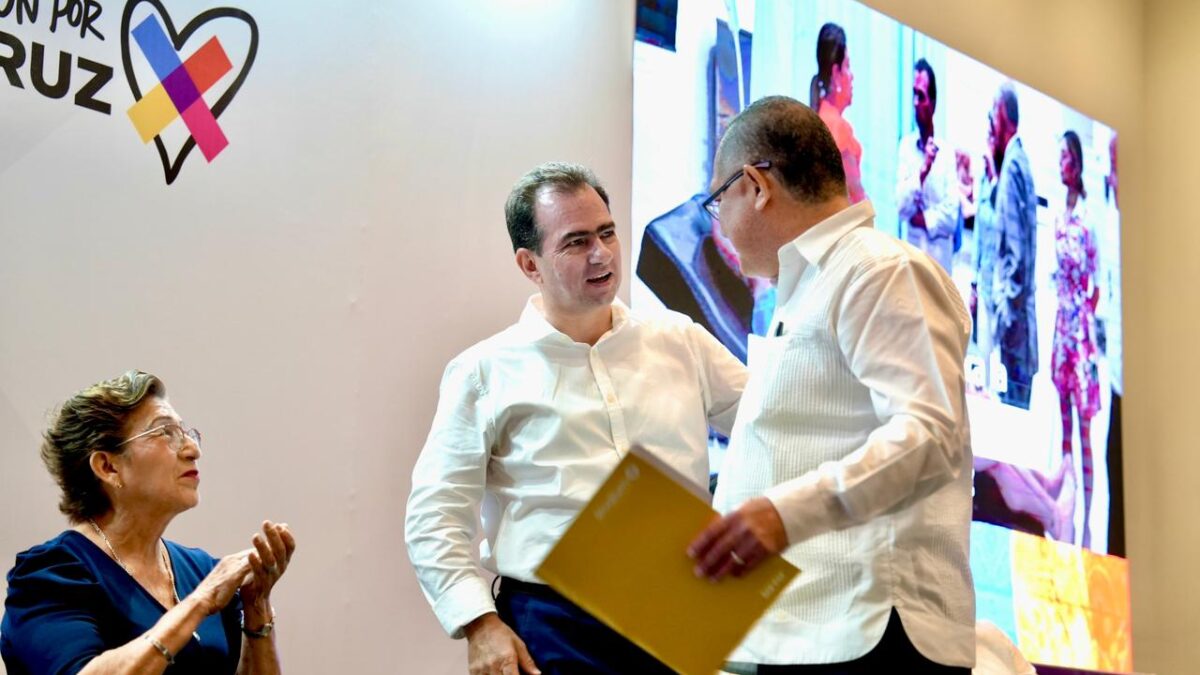 Presenta Pepe Yunes 9 acciones en propuesta para recuperar la salud en Veracruz.