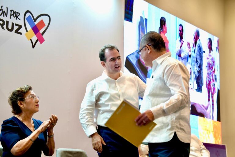 Presenta Pepe Yunes 9 acciones en propuesta para recuperar la salud en Veracruz.