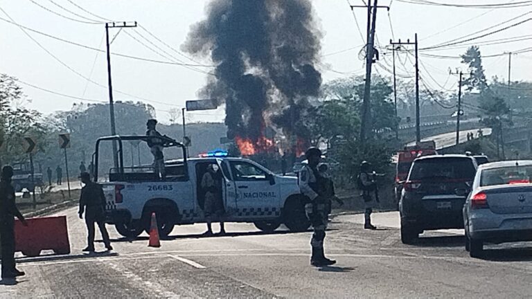 No se reportan personas lesionadas en incendio vehicular en Xalapa.