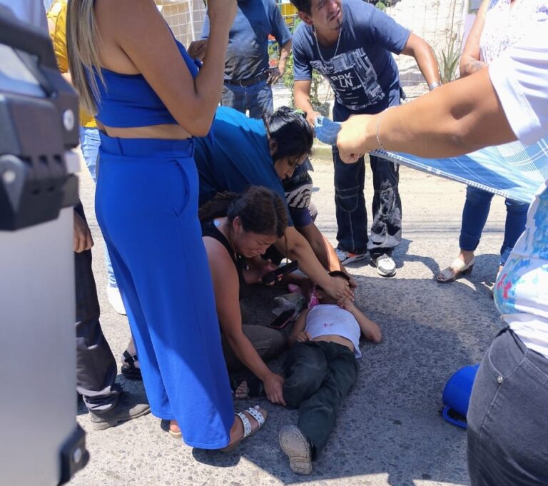 Madres de familia cerrarán calle Lino Serrano, ya que un motociclista atropello a un menor y se dio a la fuga.