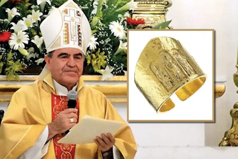 LADRÓN ARREPENTIDO DEVUELVE ANILLO EPISCOPAL A MONSEÑOR EDUARDO CERVANTES MERINO.