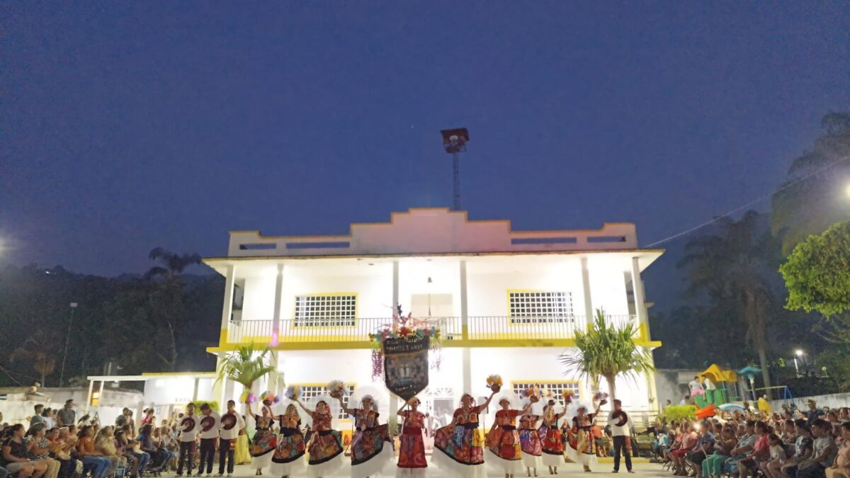 MÚSICA, DANZA Y TRADICIONES CON LA GUELAGUETZA EN IXTAC.