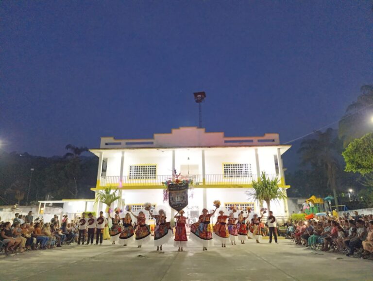 MÚSICA, DANZA Y TRADICIONES CON LA GUELAGUETZA EN IXTAC.