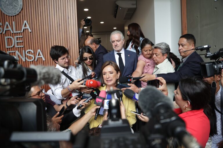 Presenta Xóchitl Gálvez demanda en el Tribunal Electoral por omisión del INE.