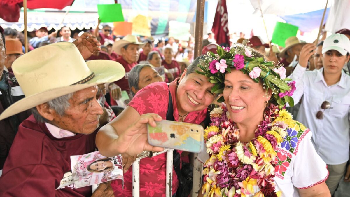 Nahle anuncia programa de vivienda para docentes estatales.