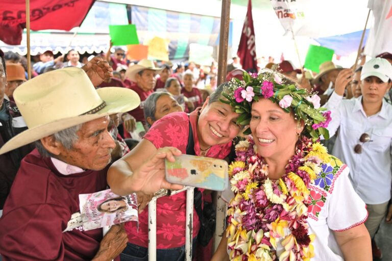 Nahle anuncia programa de vivienda para docentes estatales.