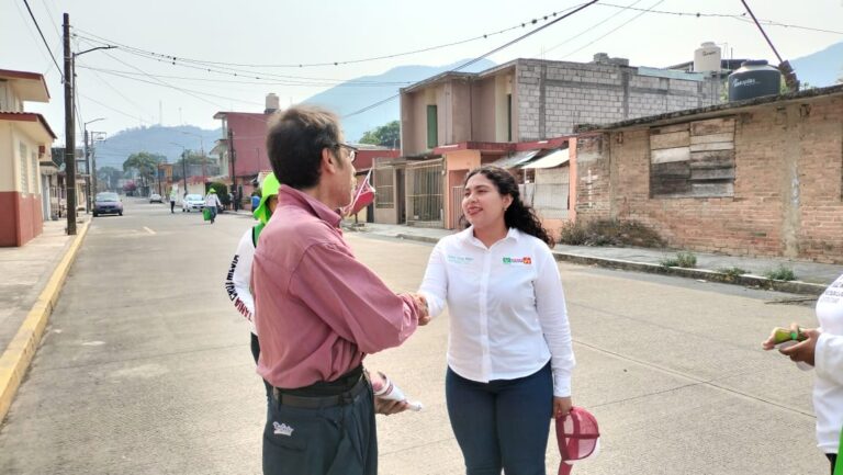 ESCRITURACIÓN PARA DIGNIFICAR ESCUELAS Y MEJORAR SALARIOS DE DOCENTES, COMPROMISOS DE TANIA CRUZ.