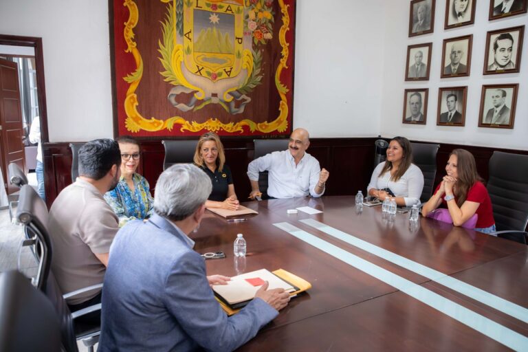 Ayuntamiento de Xalapa signa comodato con animalistas de Ada Azul.