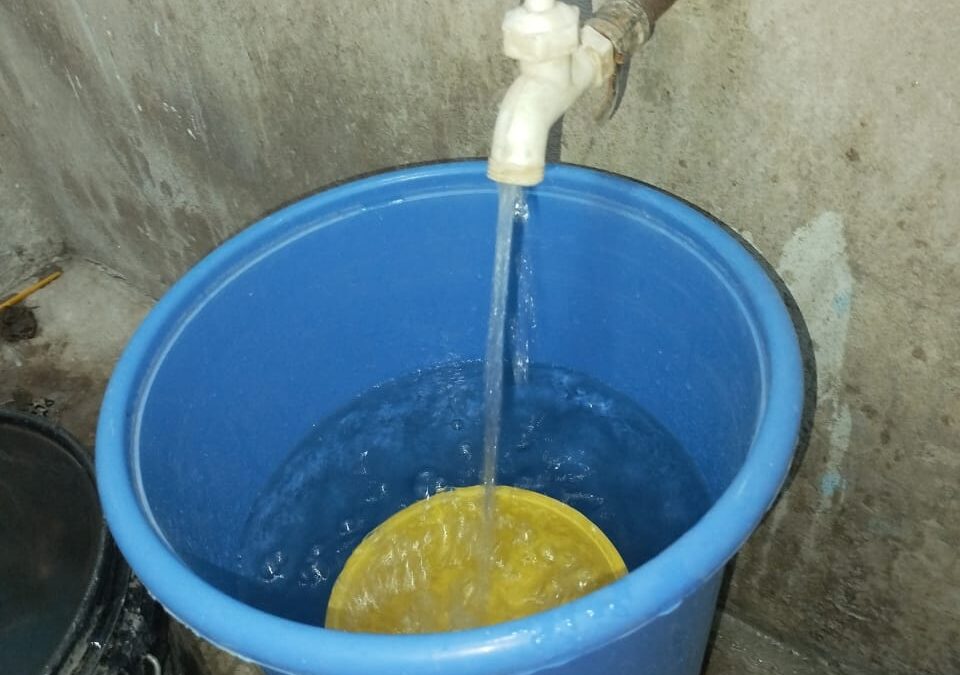 MÁS DE 24 HORAS DE FLUJO CONSTANTE DE AGUA EN IXTACZOQUITLÁN.