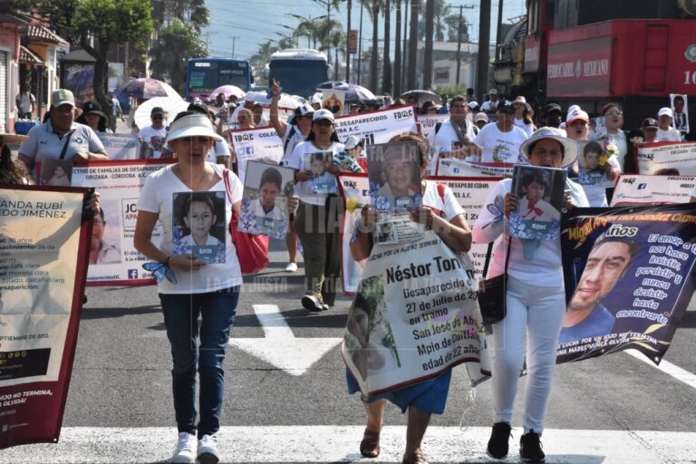 Marchan Colectivos de Desaparecidos