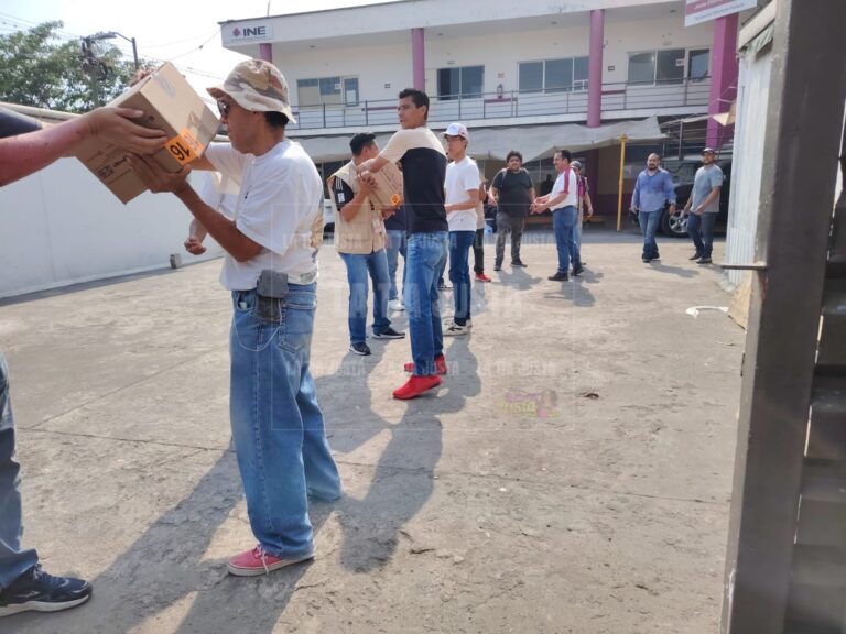 Llega material custodiado a INE Córdoba