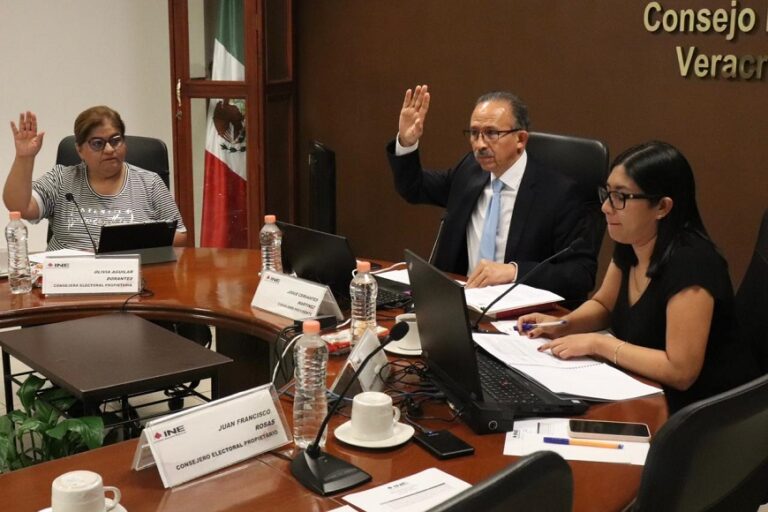 La población debe tener certeza de la legalidad del proceso electoral; las boletas electorales cuentan con candados y prácticamente son infalsificables.