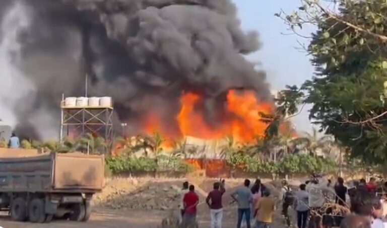 Al menos 27 muertos, la mayoría niños, por incendio en Parque de atracciones en la India.