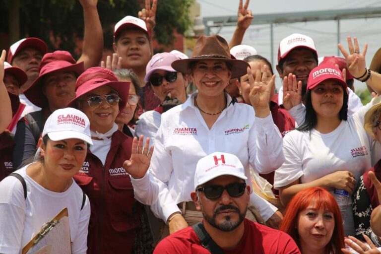 Juanita Carrillo cuestiona abandono y deterioro en que viven vecinos de rancho San Blas #Cuautitlán.