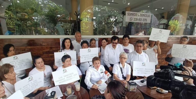Jubilados y pensionados del IMSS exigen les devuelvan sus ahorros en afores .