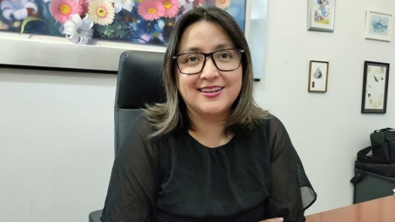 Consejera lamenta que se cancelen los debates ya que la ciudadanía no puede conocer sus propuestas.