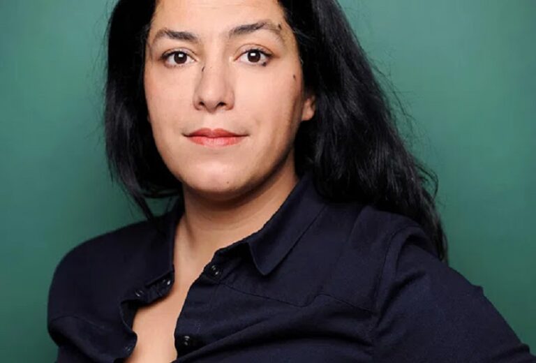 De niña a mujer: la vida de Marjane Satrapi, y reseña de su obra.