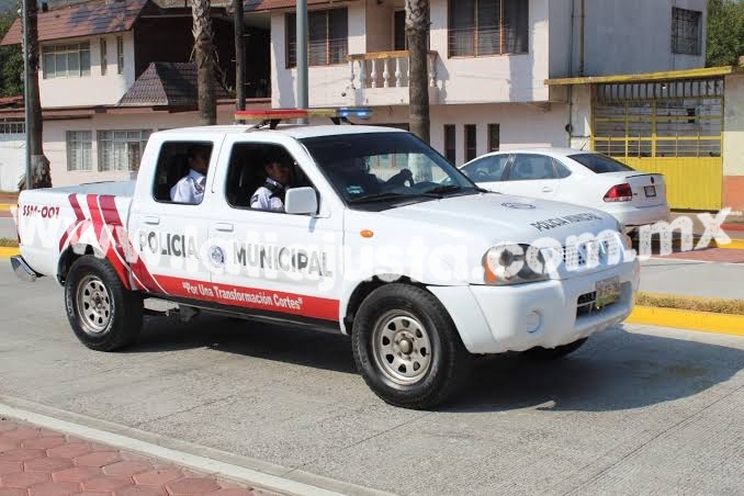 DENUNCIAN A POLICÍAS MUNICIPALES DE CD. MENDOZA POR ABUSO DE AUTORIDAD. 