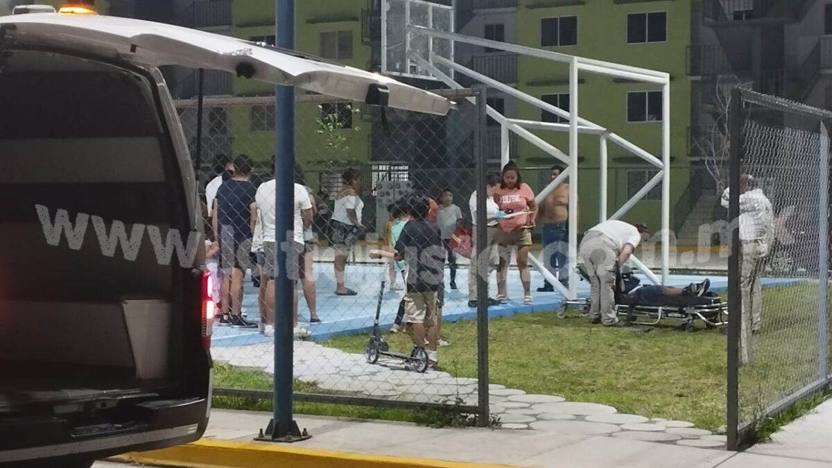 UN NIÑO DE 5 AÑOS CAE ACCIDENTALMENTE DE UNA EXTRUCTURA EN CANCHAS DEPORTIVAS Y QUEDA INCONSCIENTE.