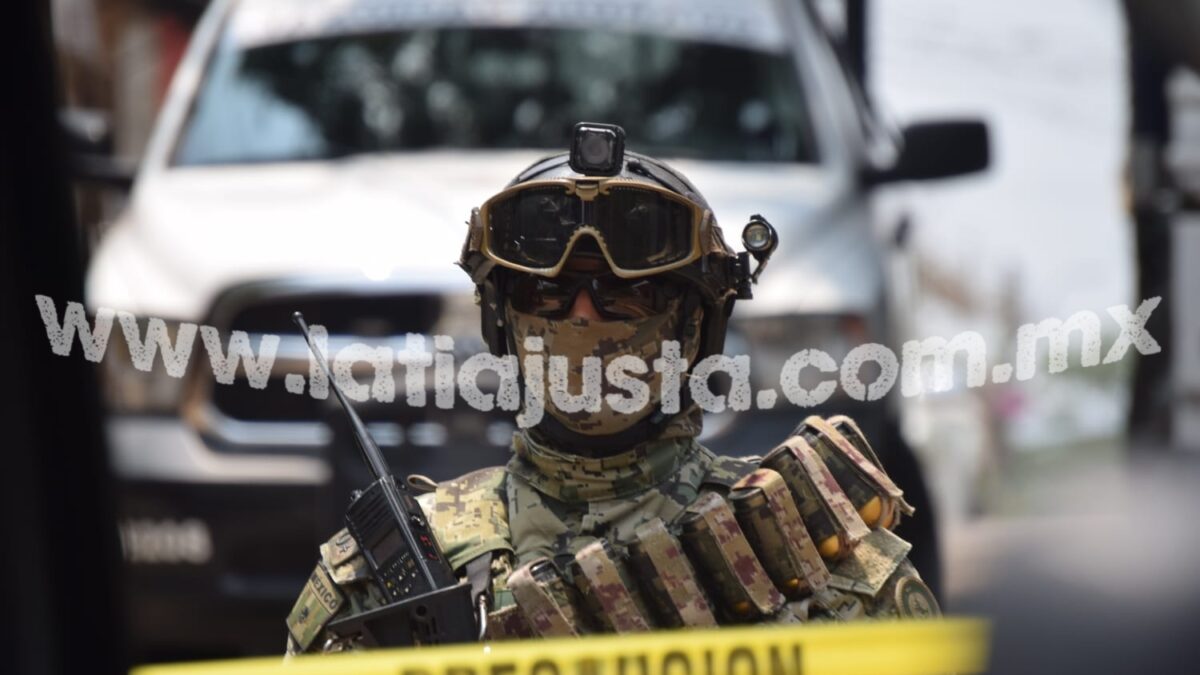 CATEO DE UN DOMICILIO POR FUERZAS FEDERALES Y ESTATALES CAUSA TEMOR EN AMATLÁN.