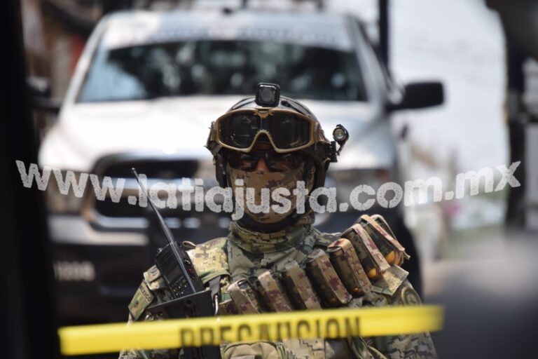 CATEO DE UN DOMICILIO POR FUERZAS FEDERALES Y ESTATALES CAUSA TEMOR EN AMATLÁN.