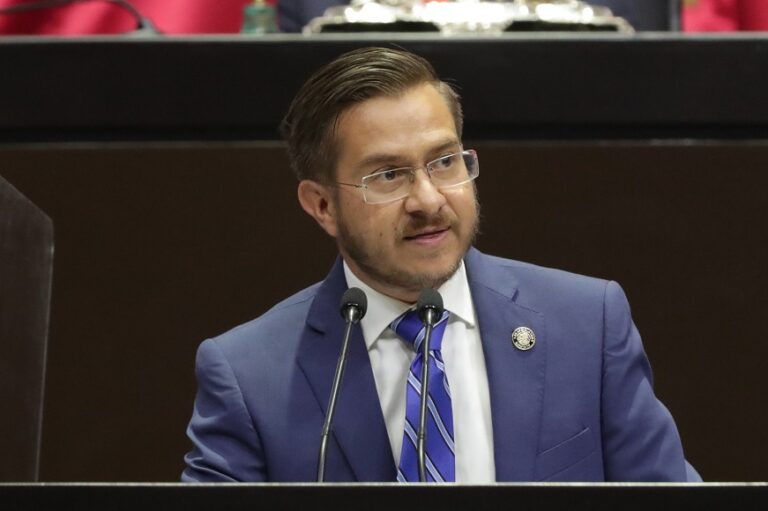 Plantean reforma constitucional para que comerciantes tengan derecho a poseer armas