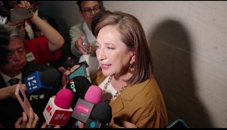 La bandera nacional es de todos, no es de Ud. le dice Xóchitl Gálvez al Presidente AMLO.