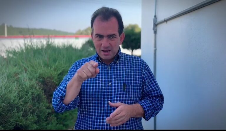 La elección la van ganar uds dice Pepe a sus representantes de casilla.