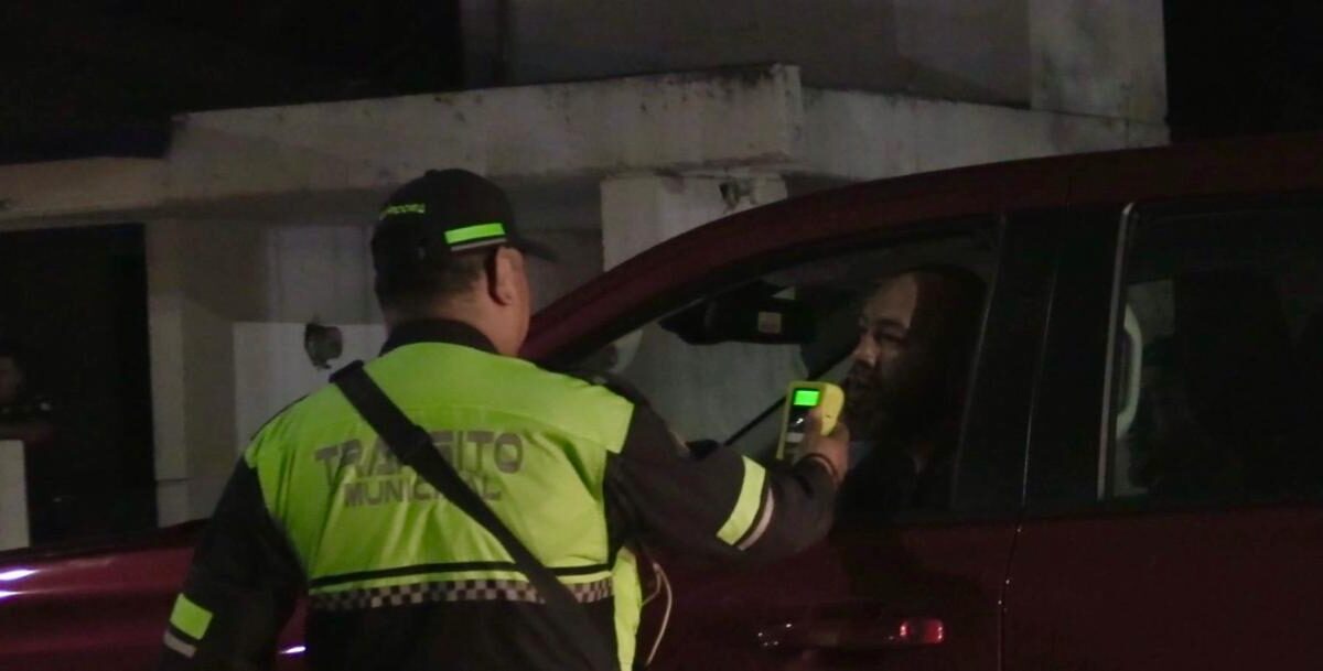 Aplican multa y corralón a infractores que no pasaron la prueba de alcoholemia