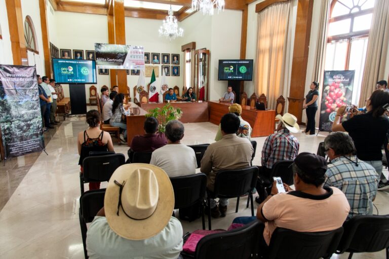 Campesinos protegen sus predios con certificación para frenar el daño a la flora y fauna