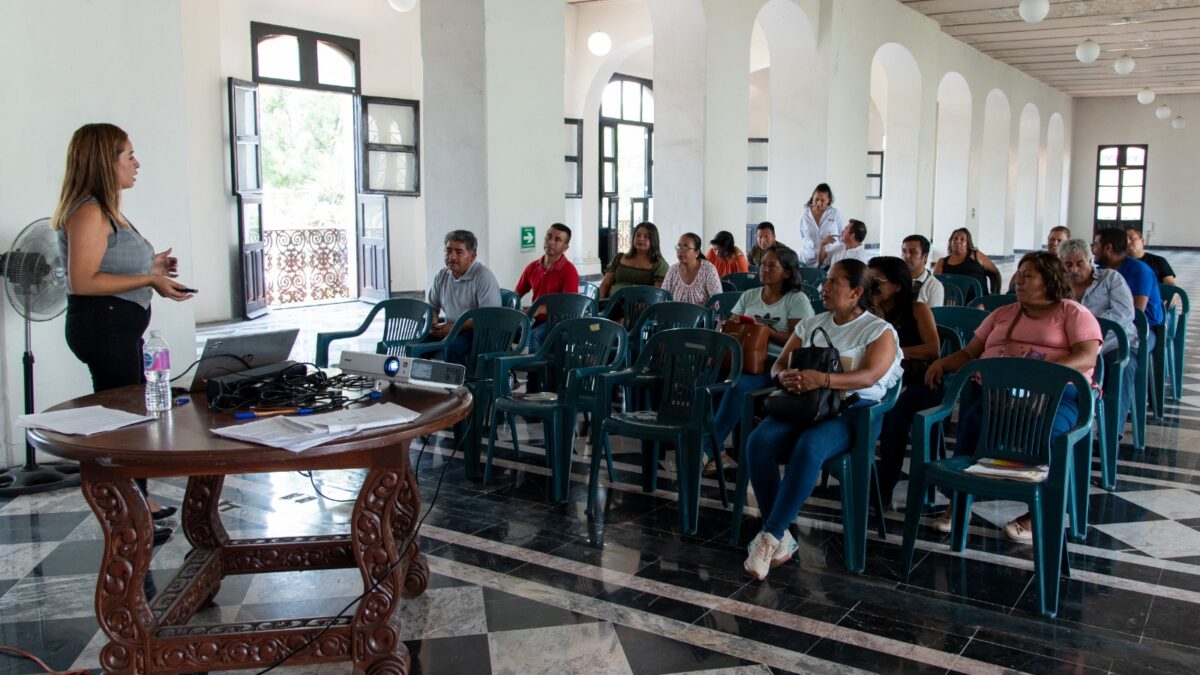 Capacitan a Agentes municipales en la prevención de violencia contra las mujeres