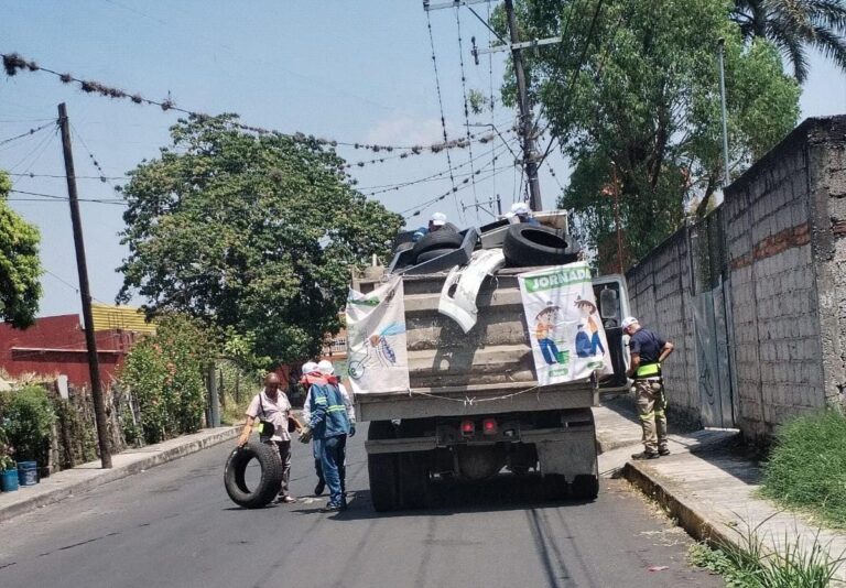 Campaña de descacharrización recorre 44 colonias en una primera etapa