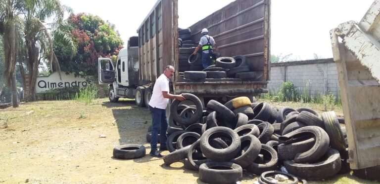 Retiran 33 toneladas de llantas y cacharros en 17 colonias de Córdoba
