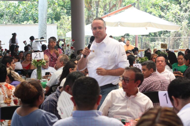 ADRIÁN PÉREZ CRODA JUNTO CON PEPE YUNES SE REUNEN CON MÁS DE 2 MIL TRABAJADORES Y EMPRESARIOS DEL DISTRITO.