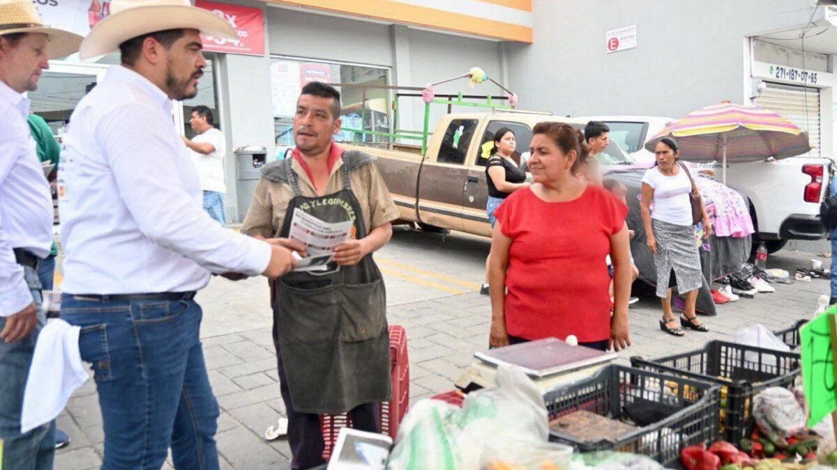 Zenyazen Escobar llama a la unidad y la participación ciudadana en su recorrido por el Distrito 16