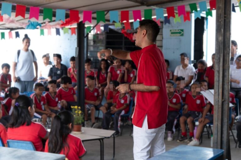 Celebran el “Día Mundial del Juego” con niños en la comunidad Berlín