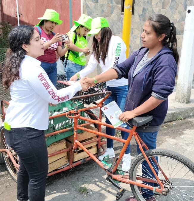 Agradecen a Tania Cruz apoyo a escuelas de Nogales