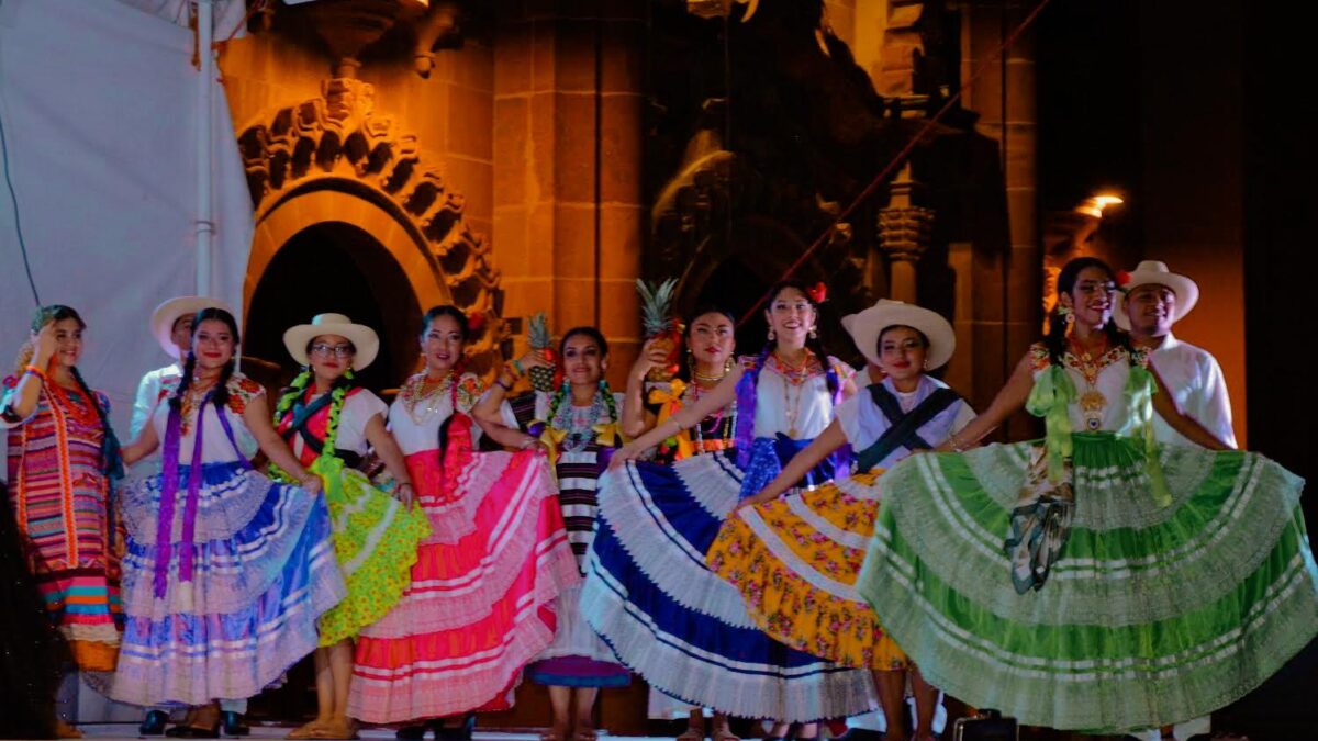 DESDE OAXACA, LLEGA A IXTAC EL ESPECTÁCULO DE LA GUELAGUETZA
