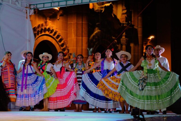 DESDE OAXACA, LLEGA A IXTAC EL ESPECTÁCULO DE LA GUELAGUETZA