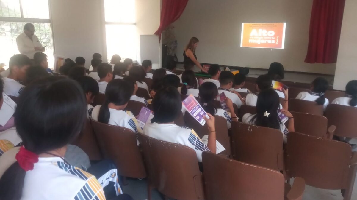 Capacita el IMM a estudiantes para prevenir la violencia contra las mujeres